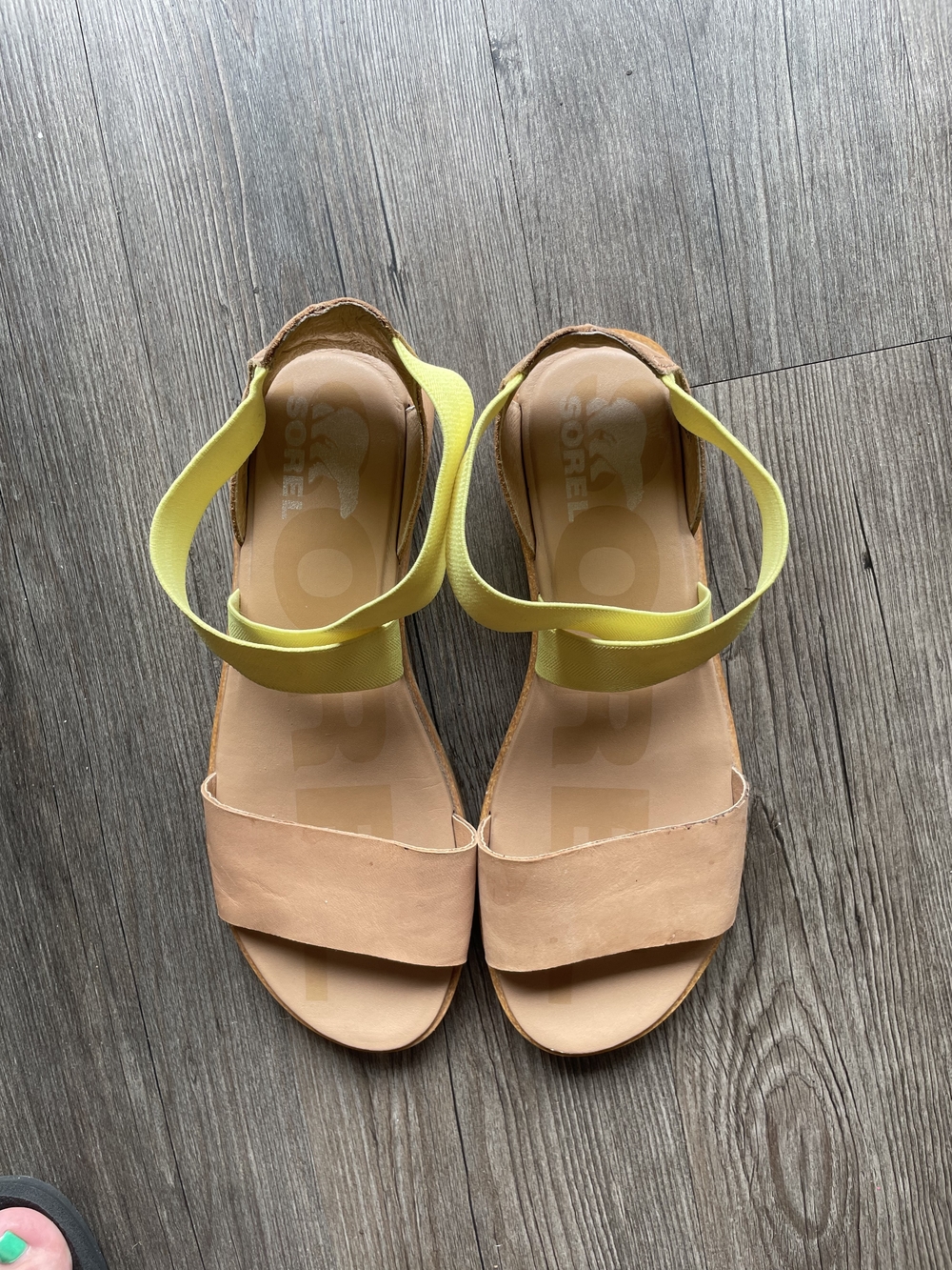 Sorel Women’s Tan Leather Sandals with Yellow Elastic Cross Straps - Picture 2 of 4